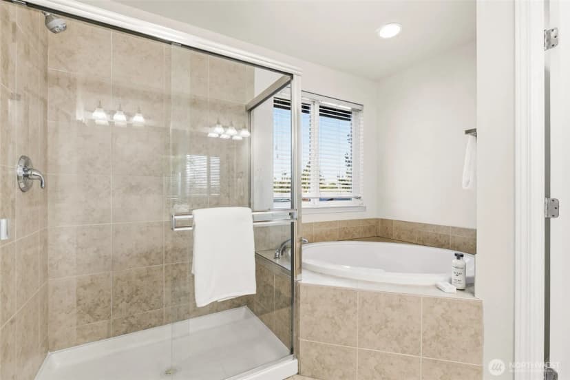 Property photo for 2017 Ne 24th Place, Renton photo 30