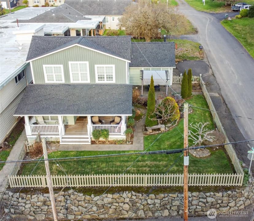 Property photo for 475 Columbia Street, Cathlamet photo 3