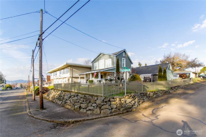 Property photo for 475 Columbia Street, Cathlamet photo 4