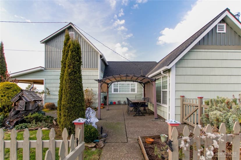 Property photo for 475 Columbia Street, Cathlamet photo 6