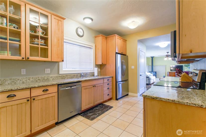 Property photo for 475 Columbia Street, Cathlamet photo 24