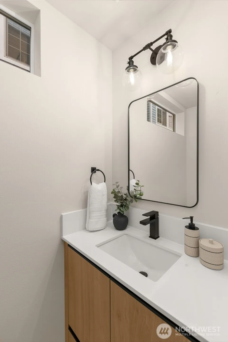 Property photo for 1123 C 10th Avenue E, Seattle photo 12