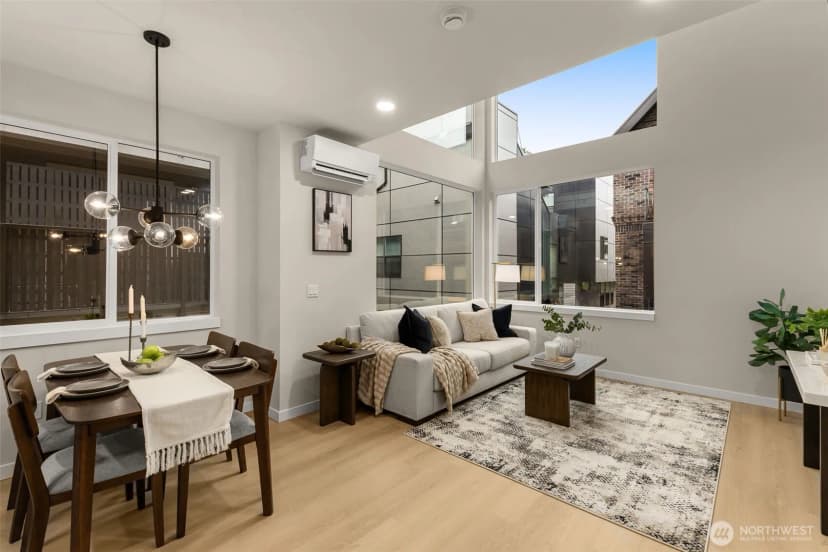 Property photo for 1123 C 10th Avenue E, Seattle photo 4