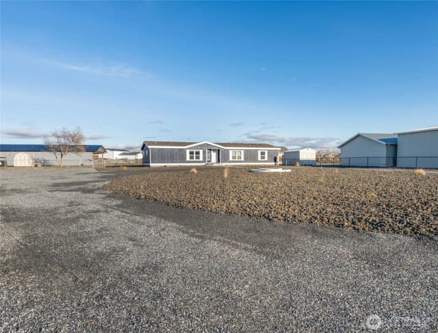 Property photo for 734 Lakeside Way Sw, Mattawa