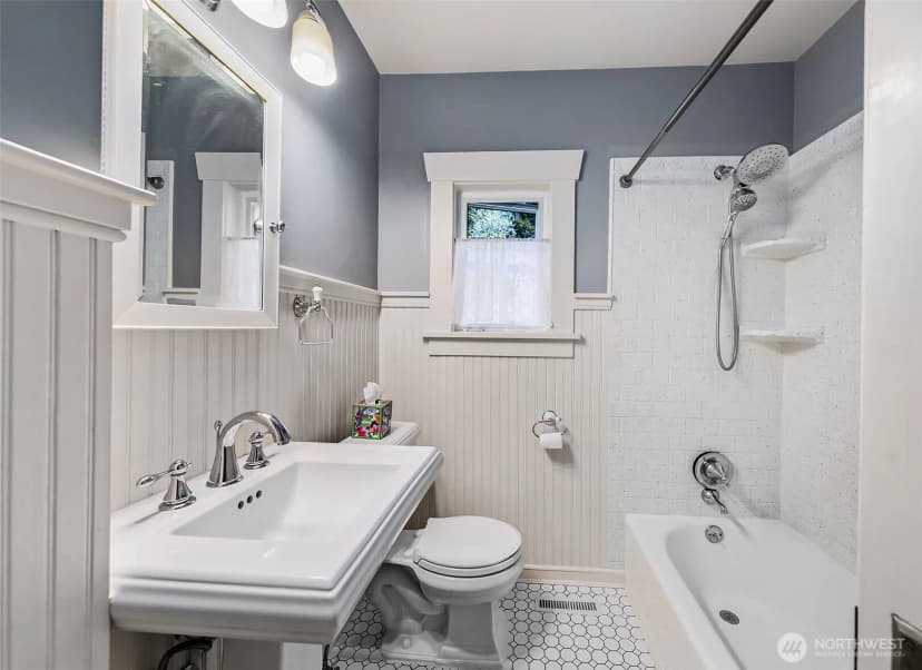 Property photo for 8403 32nd Avenue Sw, Seattle photo 8