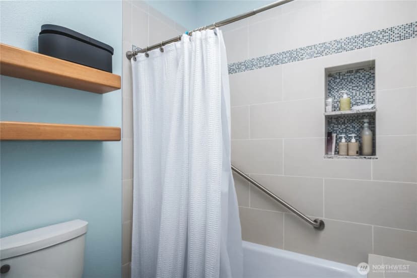 Property photo for 2401 Skyline Way #203 E., Anacortes photo 15