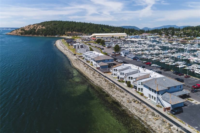 Property photo for 2401 Skyline Way #203 E., Anacortes photo 28