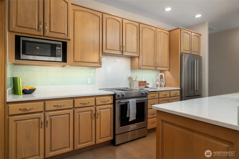 Property photo for 2401 Skyline Way #203 E., Anacortes photo 9