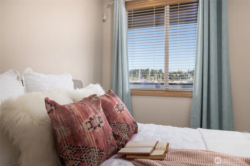 Property photo for 2401 Skyline Way #203 E., Anacortes photo 11