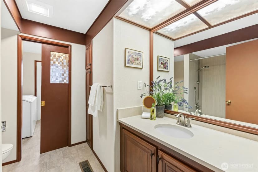 Property photo for 16602 Ne 18th Street, Bellevue photo 17