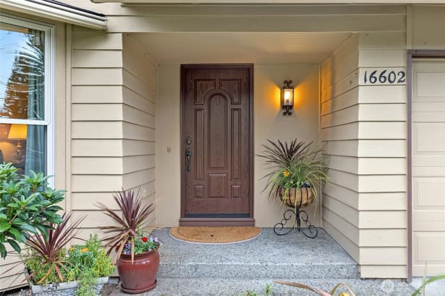 Property photo for 16602 Ne 18th Street, Bellevue photo 4