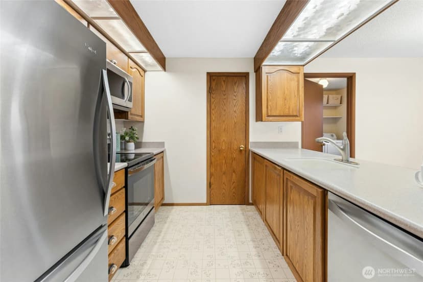 Property photo for 16602 Ne 18th Street, Bellevue photo 10