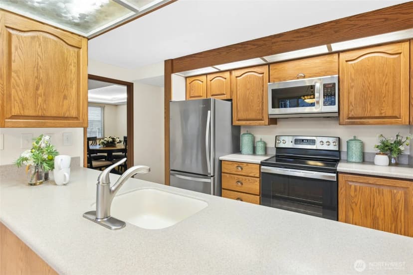 Property photo for 16602 Ne 18th Street, Bellevue photo 12
