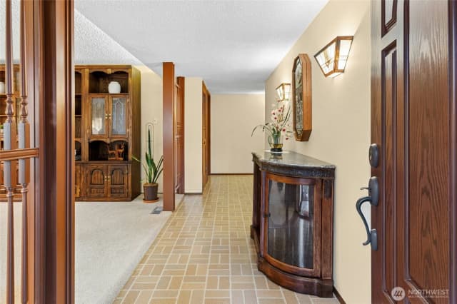 Property photo for 16602 Ne 18th Street, Bellevue photo 5