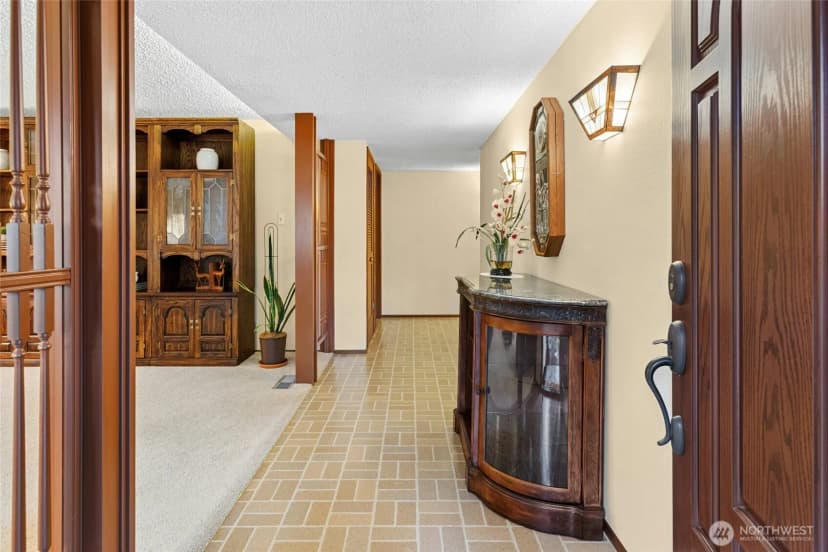 Property photo for 16602 Ne 18th Street, Bellevue photo 5
