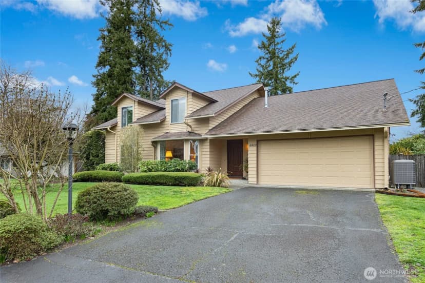Property photo for 16602 Ne 18th Street, Bellevue photo 3
