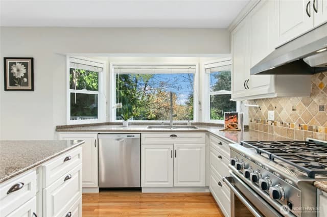 Property photo for 4310 209th Avenue Ne, Sammamish photo 5