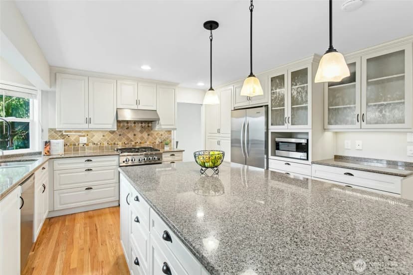 Property photo for 4310 209th Avenue Ne, Sammamish photo 6