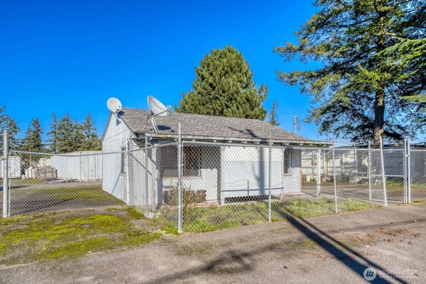 Property photo for 3817 94th Street Sw, Lakewood photo 2