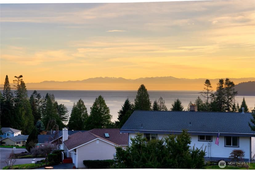 Property photo for 4402 Bryce Drive, Anacortes photo 4