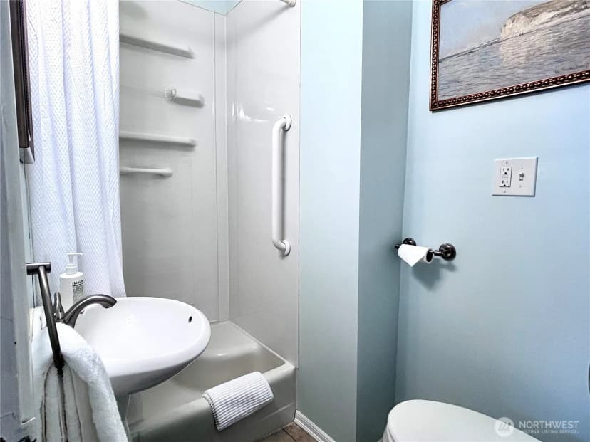 Property photo for 3744 Ne 165th Street, Lake Forest Park photo 11