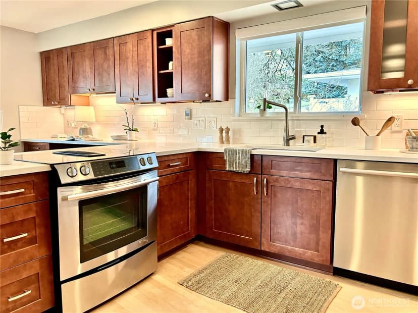 Property photo for 3744 Ne 165th Street, Lake Forest Park photo 8
