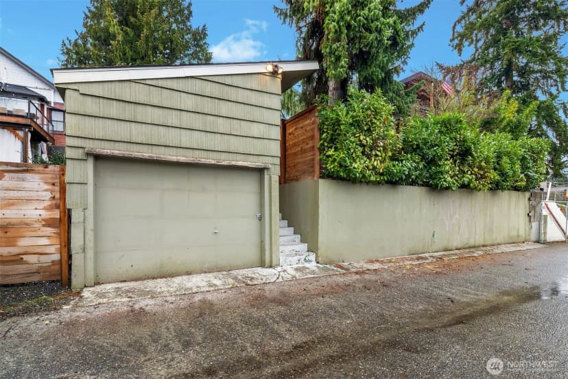 Property photo for 3234 35th Avenue W, Seattle photo 39