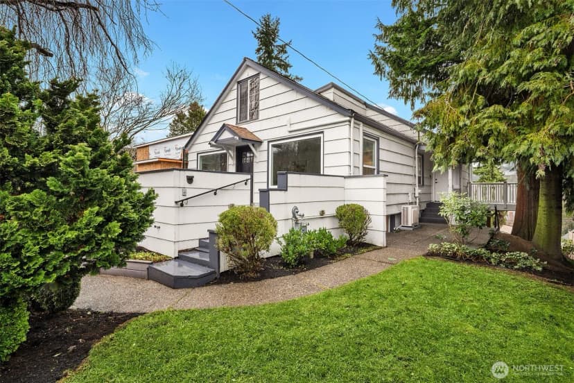 Property photo for 3234 35th Avenue W, Seattle photo 13
