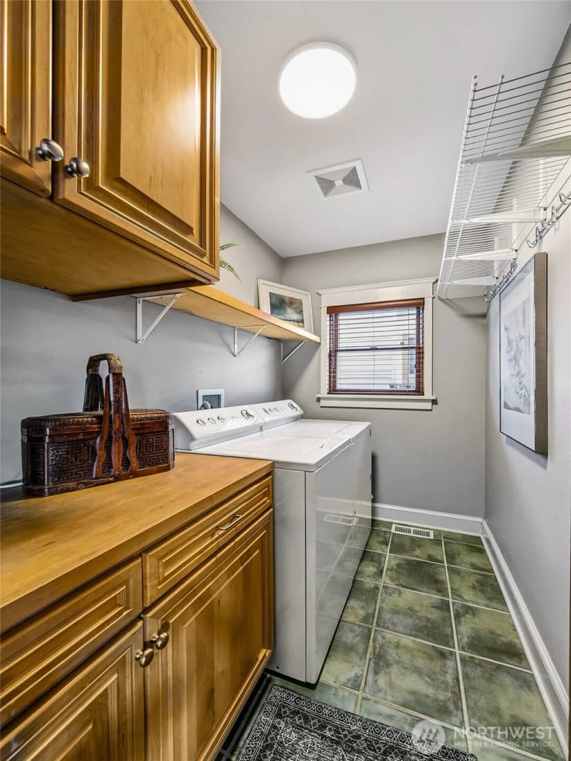 Property photo for 3532 Meridian Avenue N, Seattle photo 12