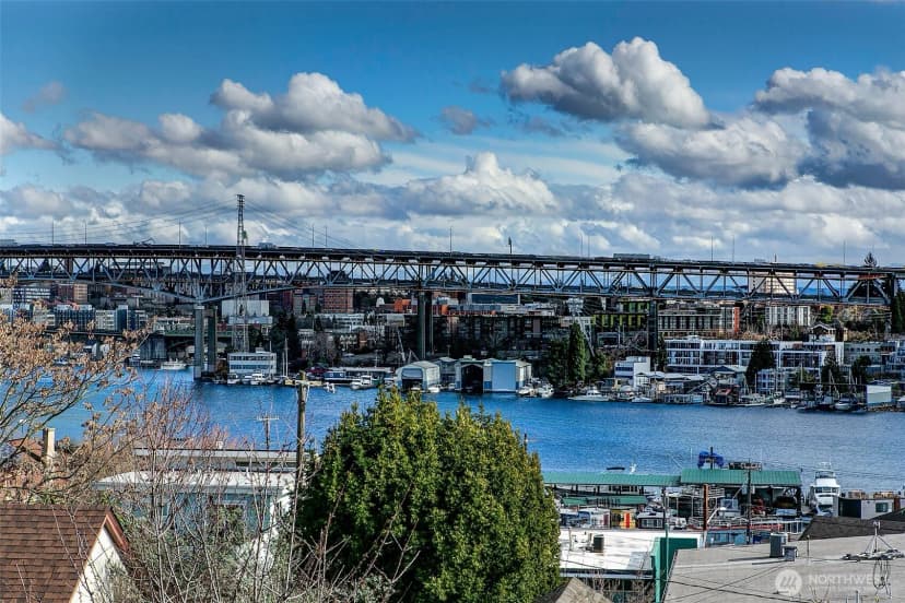 Property photo for 3532 Meridian Avenue N, Seattle photo 35