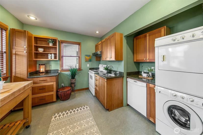 Property photo for 3532 Meridian Avenue N, Seattle photo 16