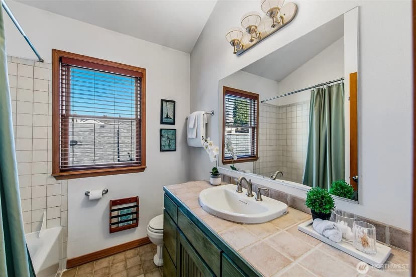 Property photo for 3532 Meridian Avenue N, Seattle photo 28