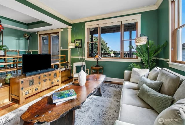 Property photo for 3532 Meridian Avenue N, Seattle photo 5