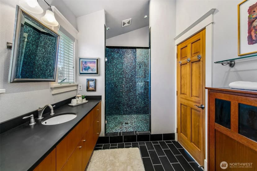 Property photo for 3532 Meridian Avenue N, Seattle photo 25