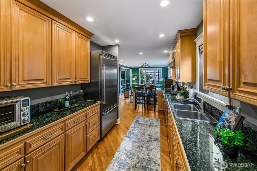 Property photo for 3532 Meridian Avenue N, Seattle photo 9