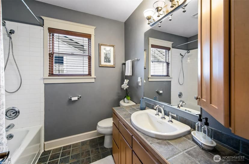 Property photo for 3532 Meridian Avenue N, Seattle photo 18