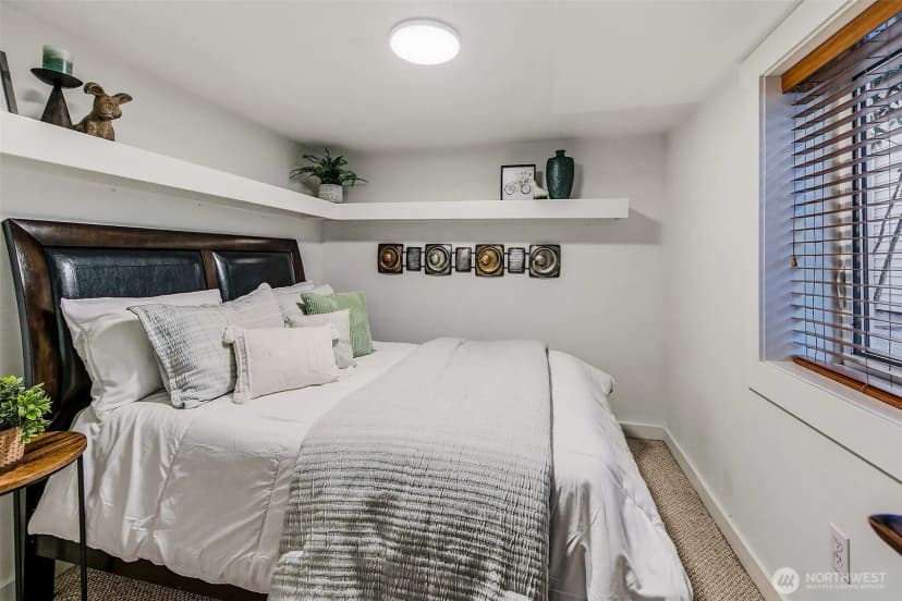 Property photo for 3532 Meridian Avenue N, Seattle photo 32