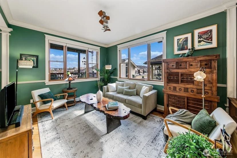 Property photo for 3532 Meridian Avenue N, Seattle photo 4