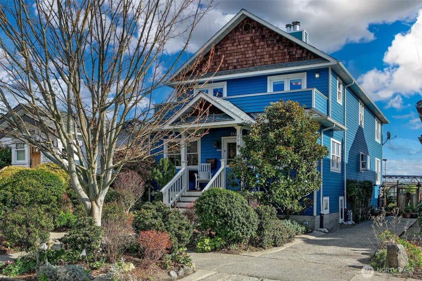 Property photo for 3532 Meridian Avenue N, Seattle photo 2