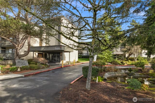 Property photo for 2500 81st Avenue Se #118, Mercer Island photo 3