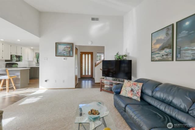 Property photo for 16714 Broadway Avenue, Snohomish photo 5