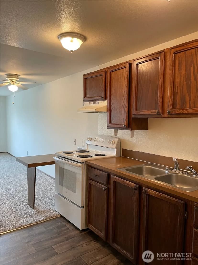 Property photo for 15043 8th Avenue S, Burien photo 14