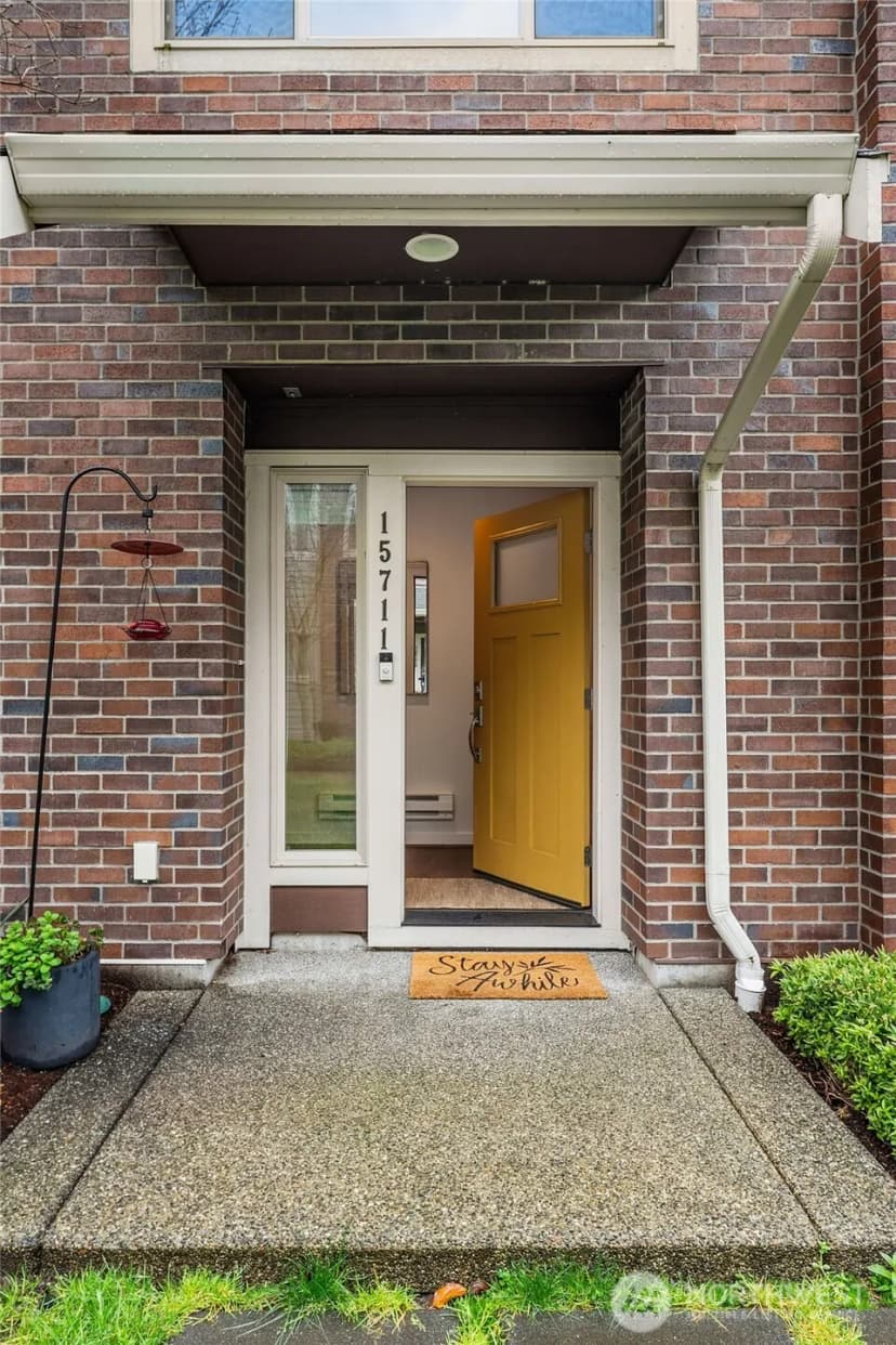 Property photo for 15711 Ne 14th Alley, Bellevue photo 2