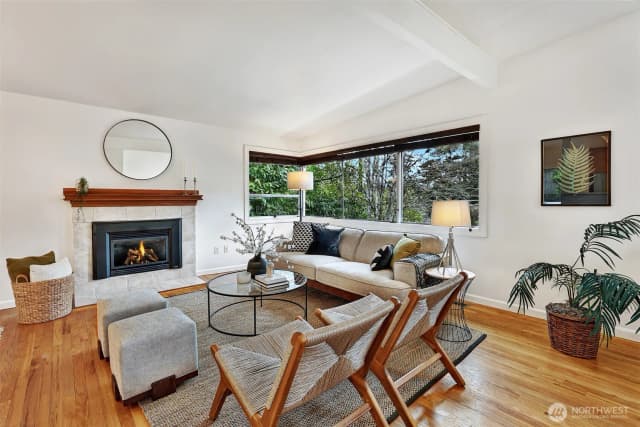 Property photo for 14627 Se Newport Way, Bellevue photo 3