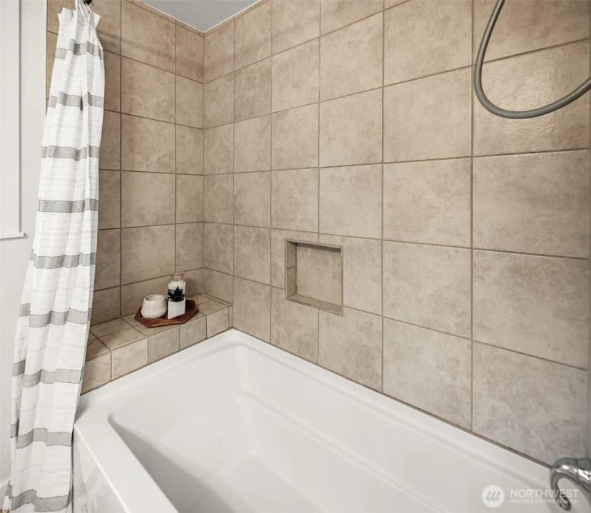 Property photo for 18228 11th Avenue Ne, Shoreline photo 22