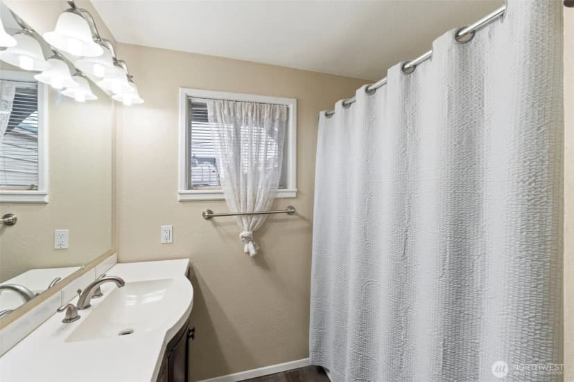 Property photo for 1025 E St, Centralia photo 16