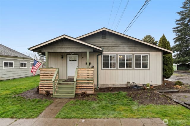 Property photo for 1025 E St, Centralia photo 2