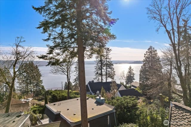 Property photo for 8526 E Mercer Way, Mercer Island photo 4