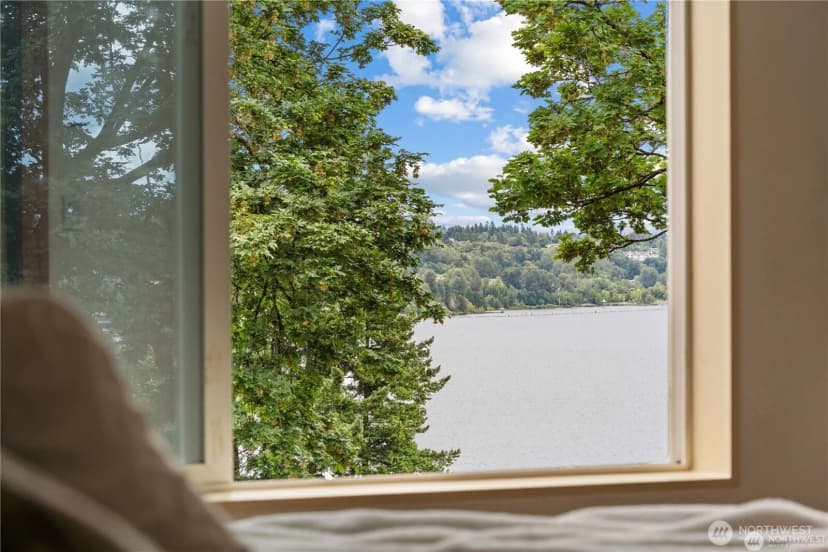 Property photo for 8526 E Mercer Way, Mercer Island photo 19