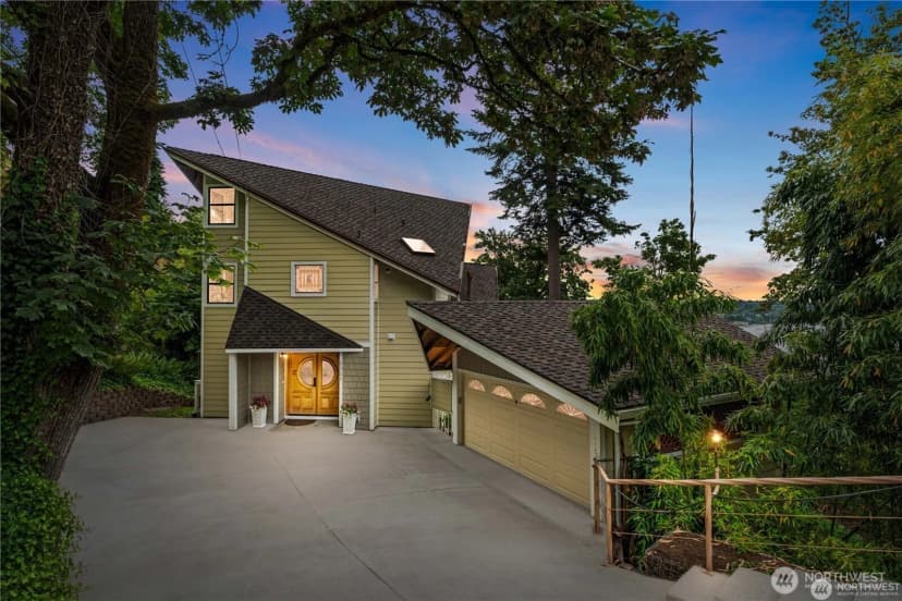 Property photo for 8526 E Mercer Way, Mercer Island photo 2